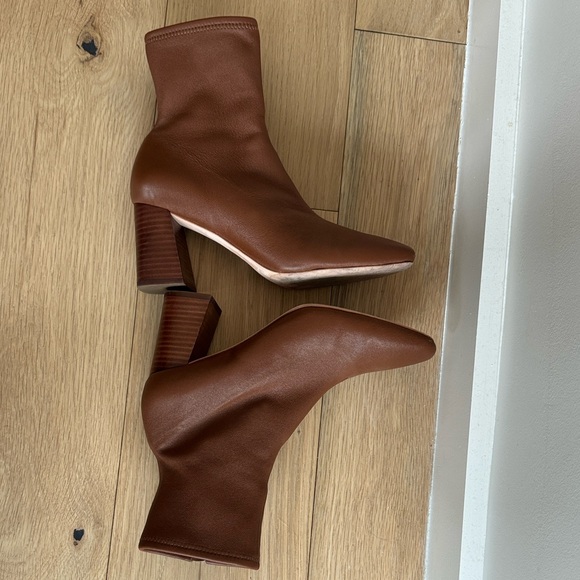 Elegant Brown Ankle Boots - Picture 5 of 6
